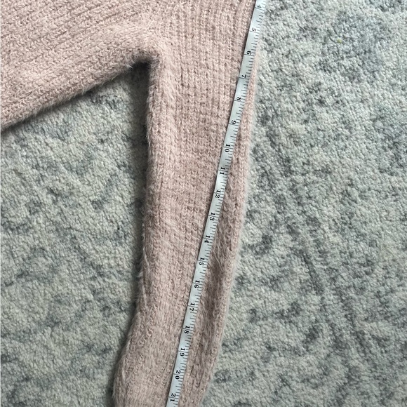 Pink Fuzzy V-Neck Sweater oversized fit - Picture 4 of 7